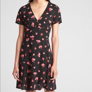 GAP Floral Print V Neck Dress in Black